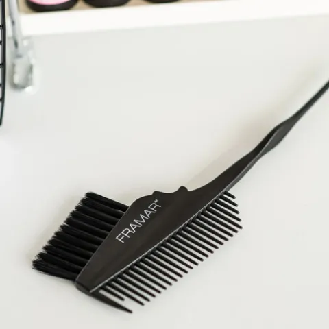Framar Pente Com Trincha De Coloração
